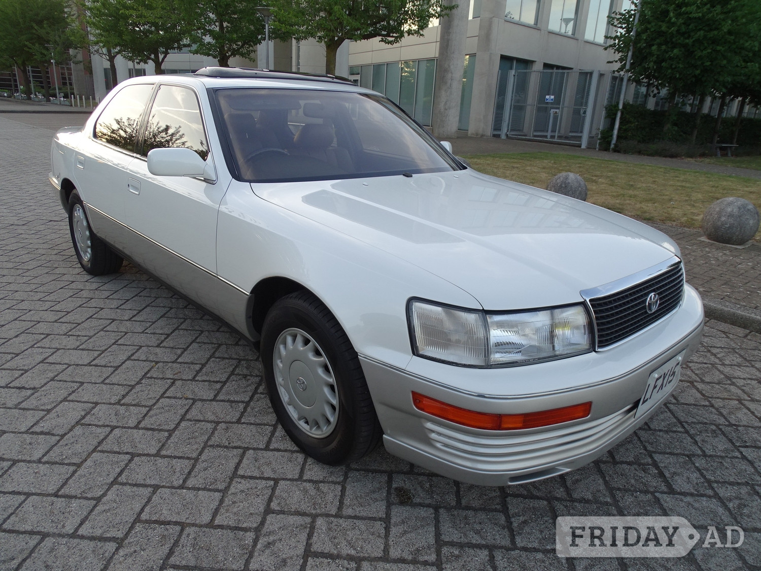 [ berth ]Lexus LS400
