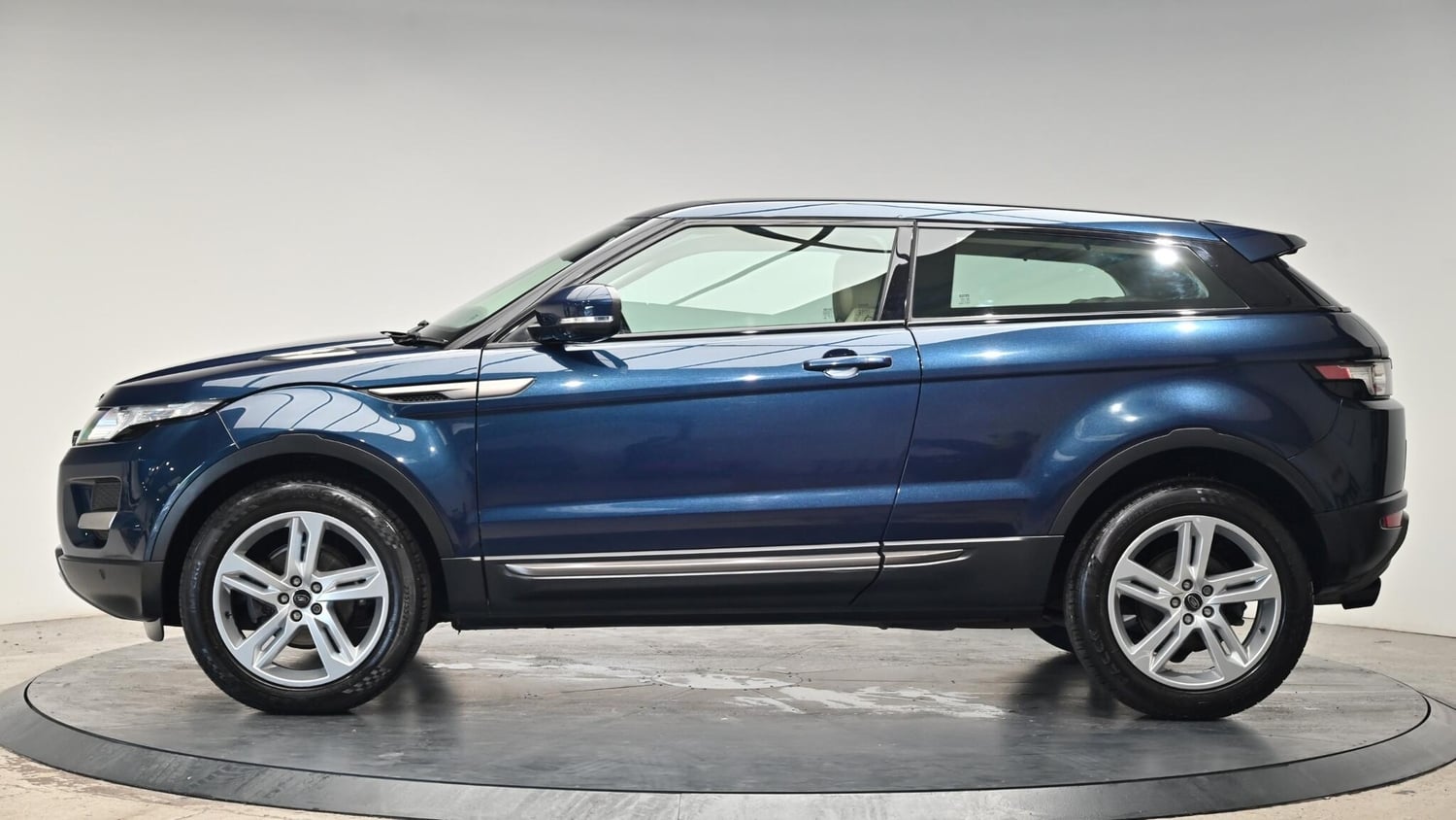 [ berth ]Land Rover Range Rover Evoque