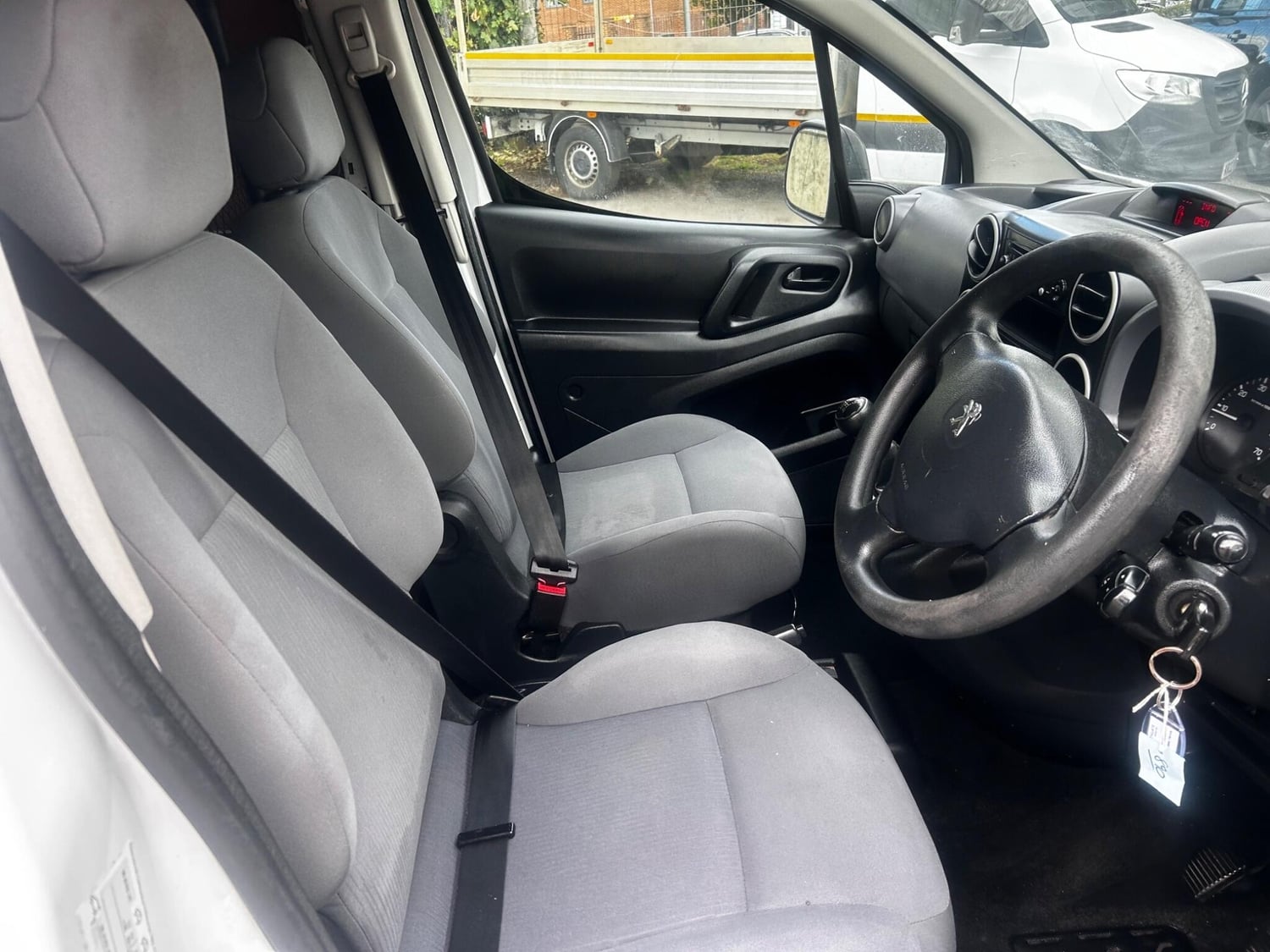 [ berth ]Peugeot Partner