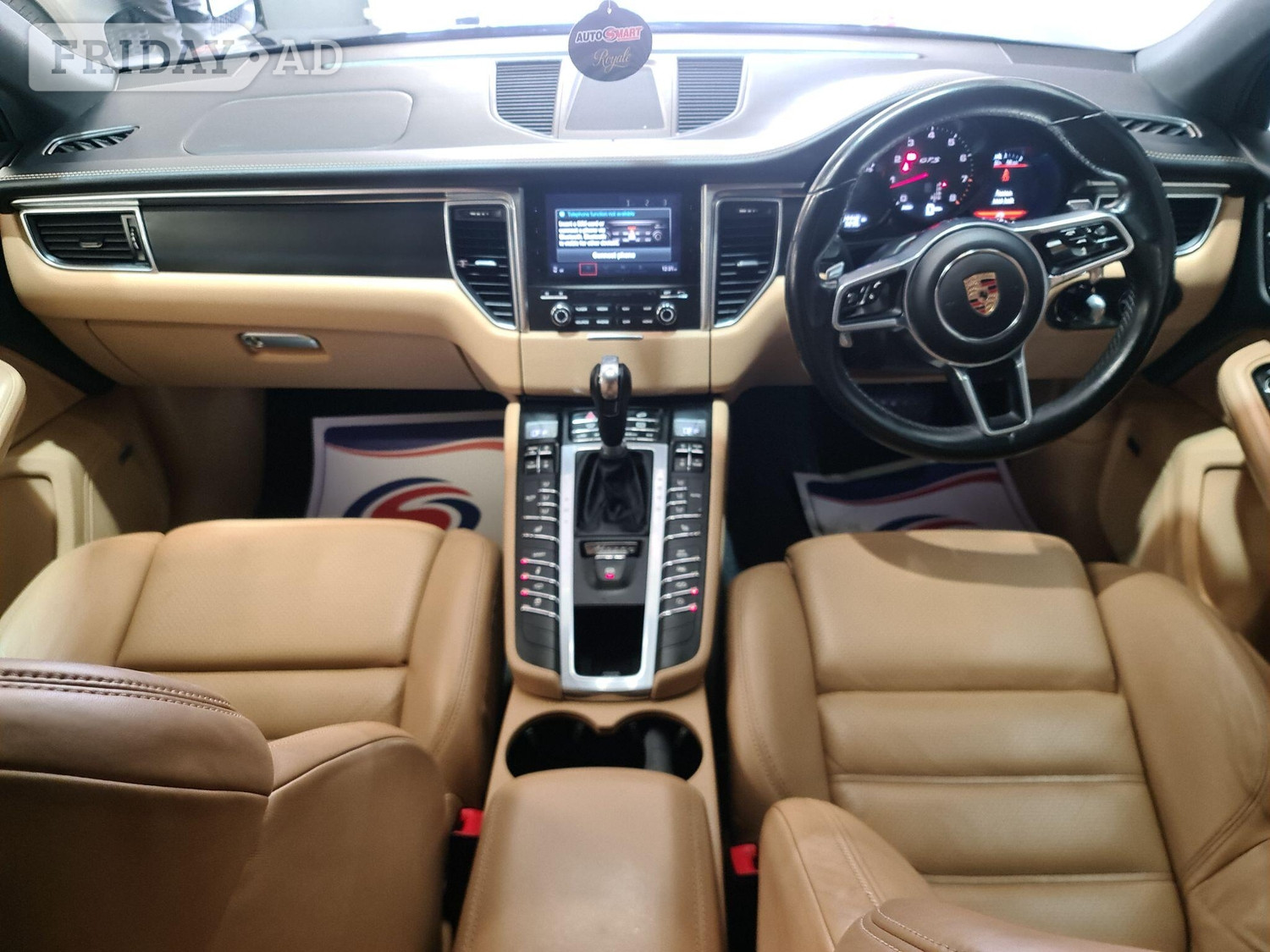 Porsche Macan Harrow