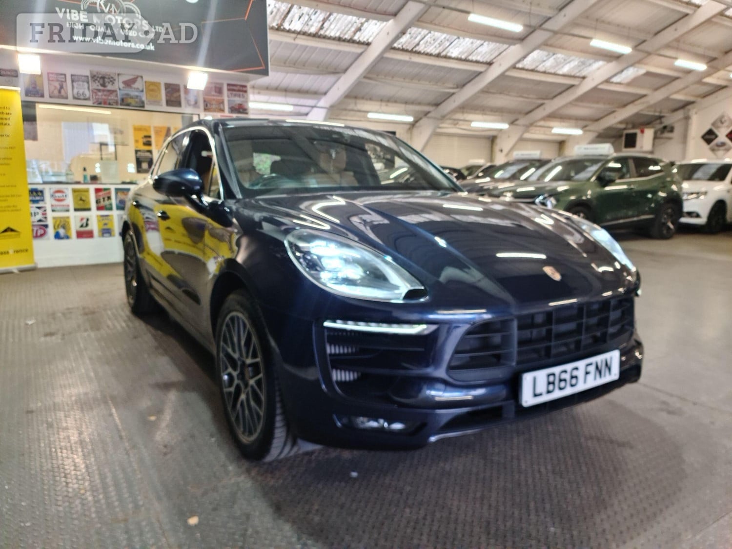 [ berth ]Porsche Macan