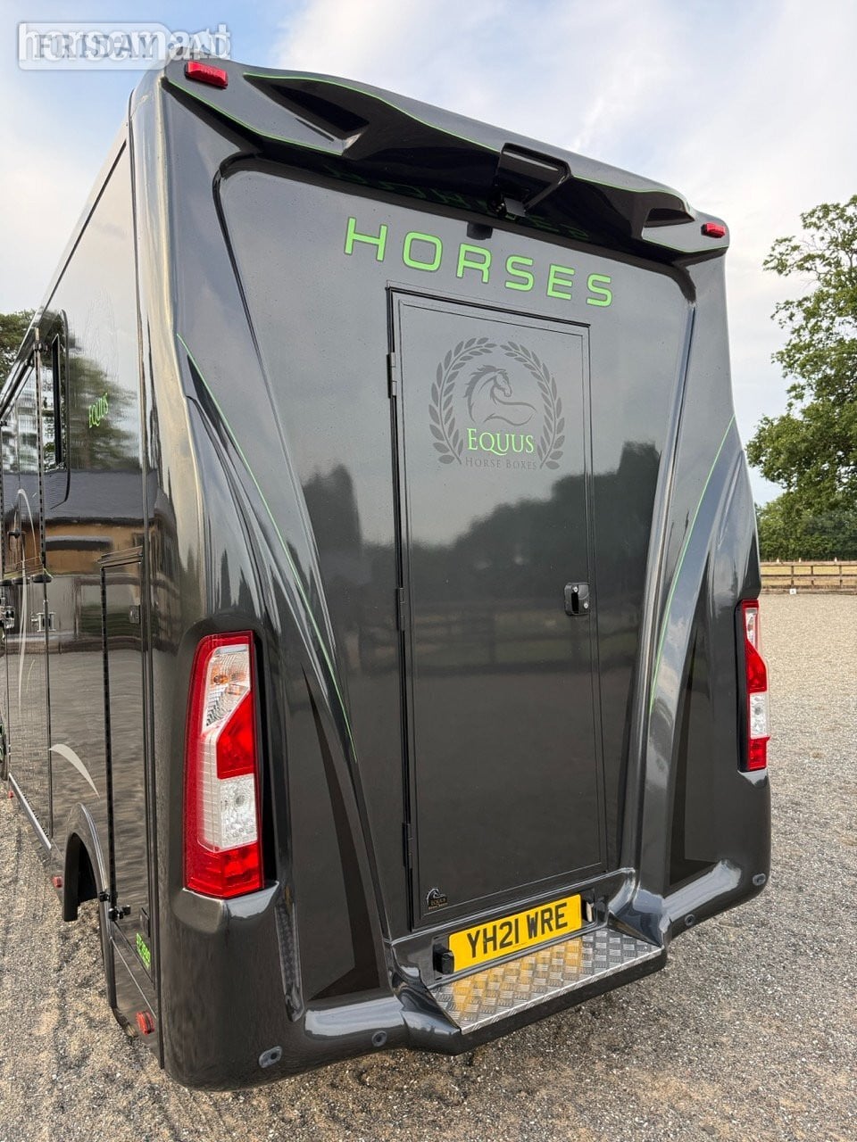 Equus ST3500 Renault Horsebox - Trailers & Horseboxes