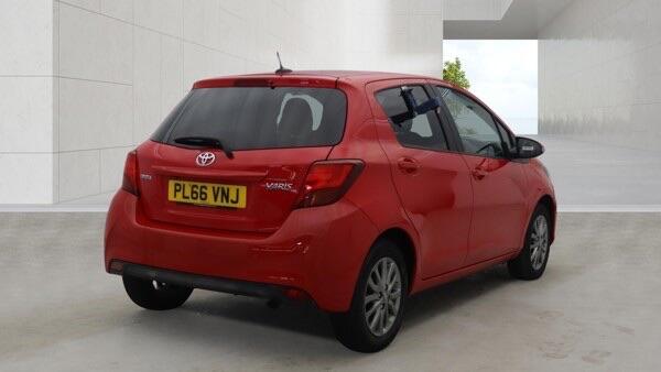 Toyota Yaris 2017 - Cars in Slough