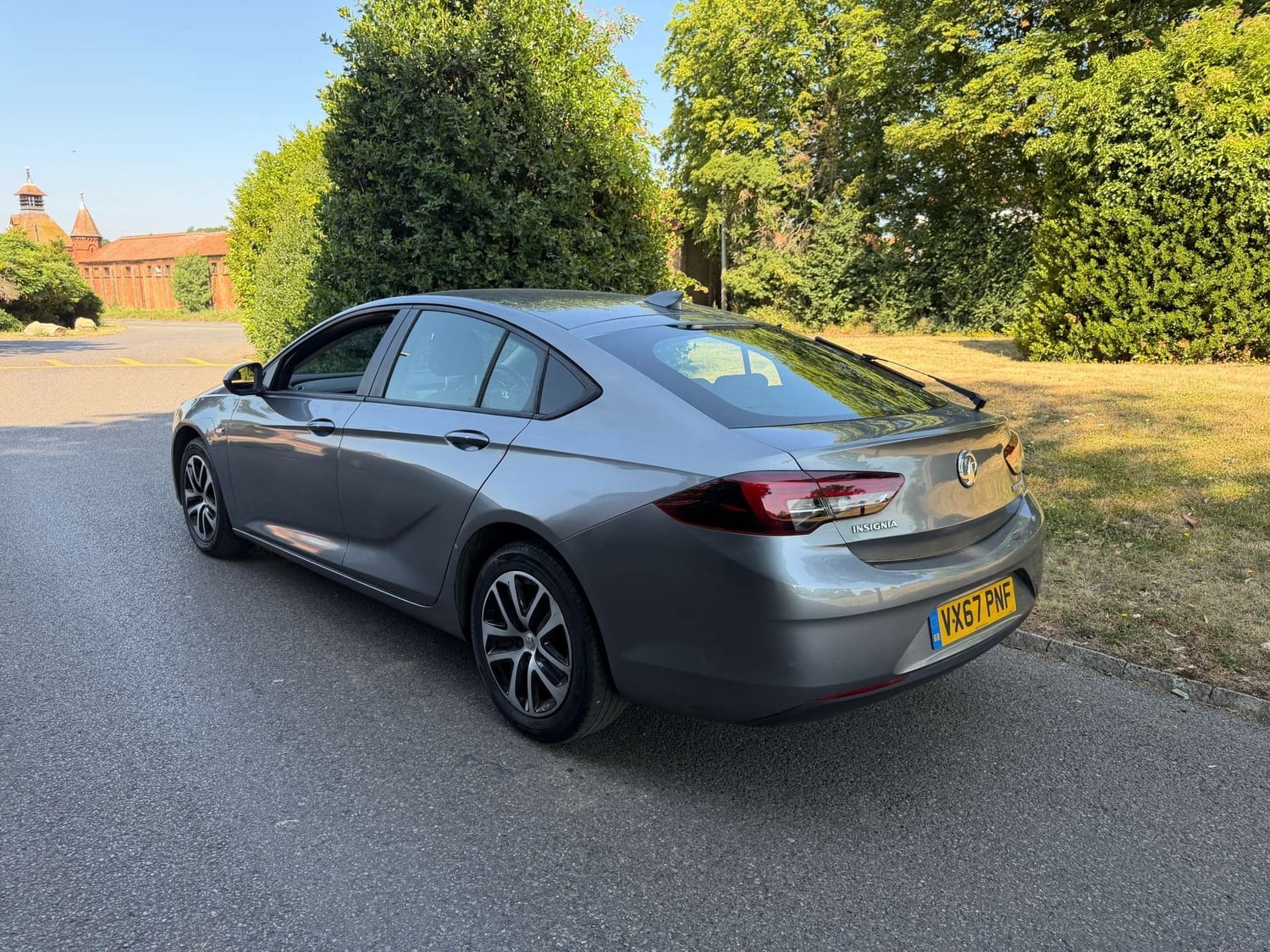 Vauxhall Insignia 2018 - Cars in Leatherhead