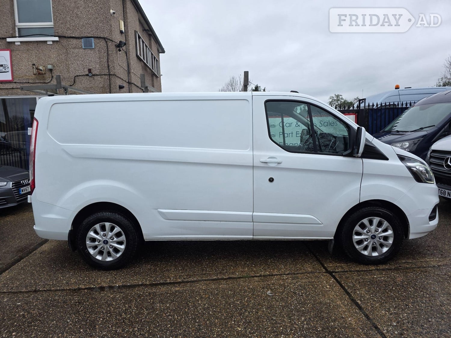 [ berth ]Ford Transit Custom