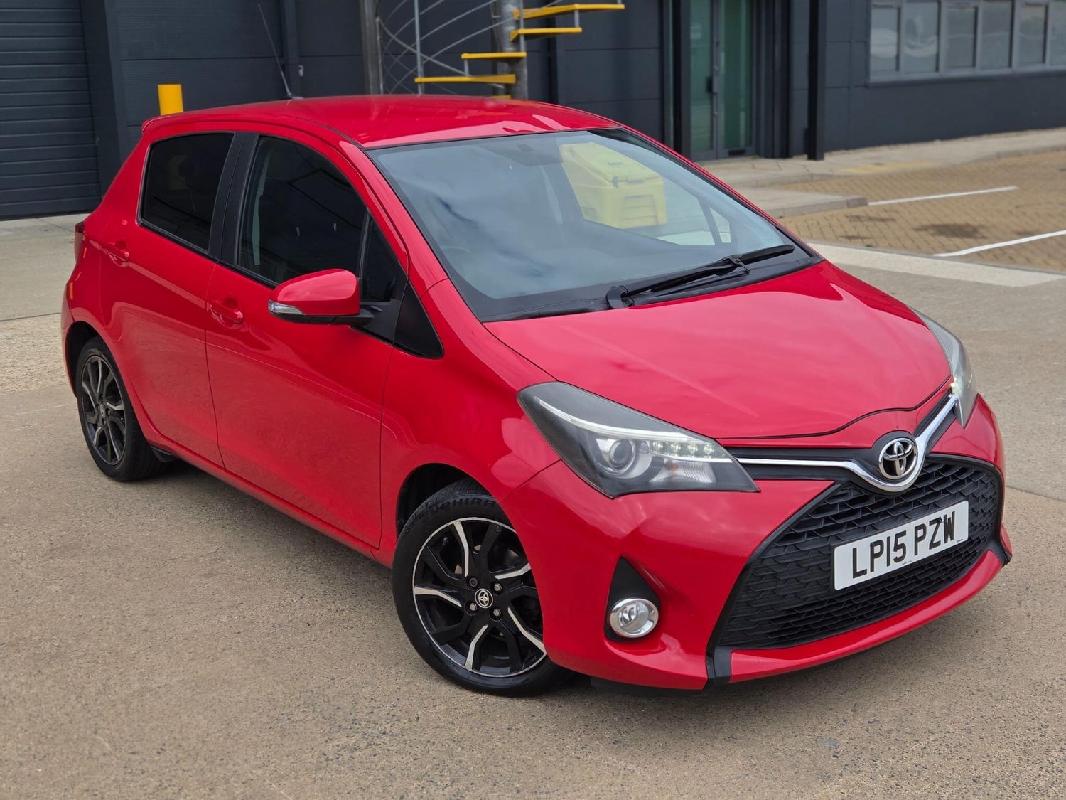 Toyota Yaris 2015 - Cars