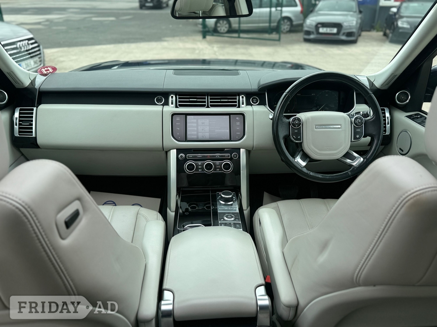[ berth ]Land Rover Range Rover