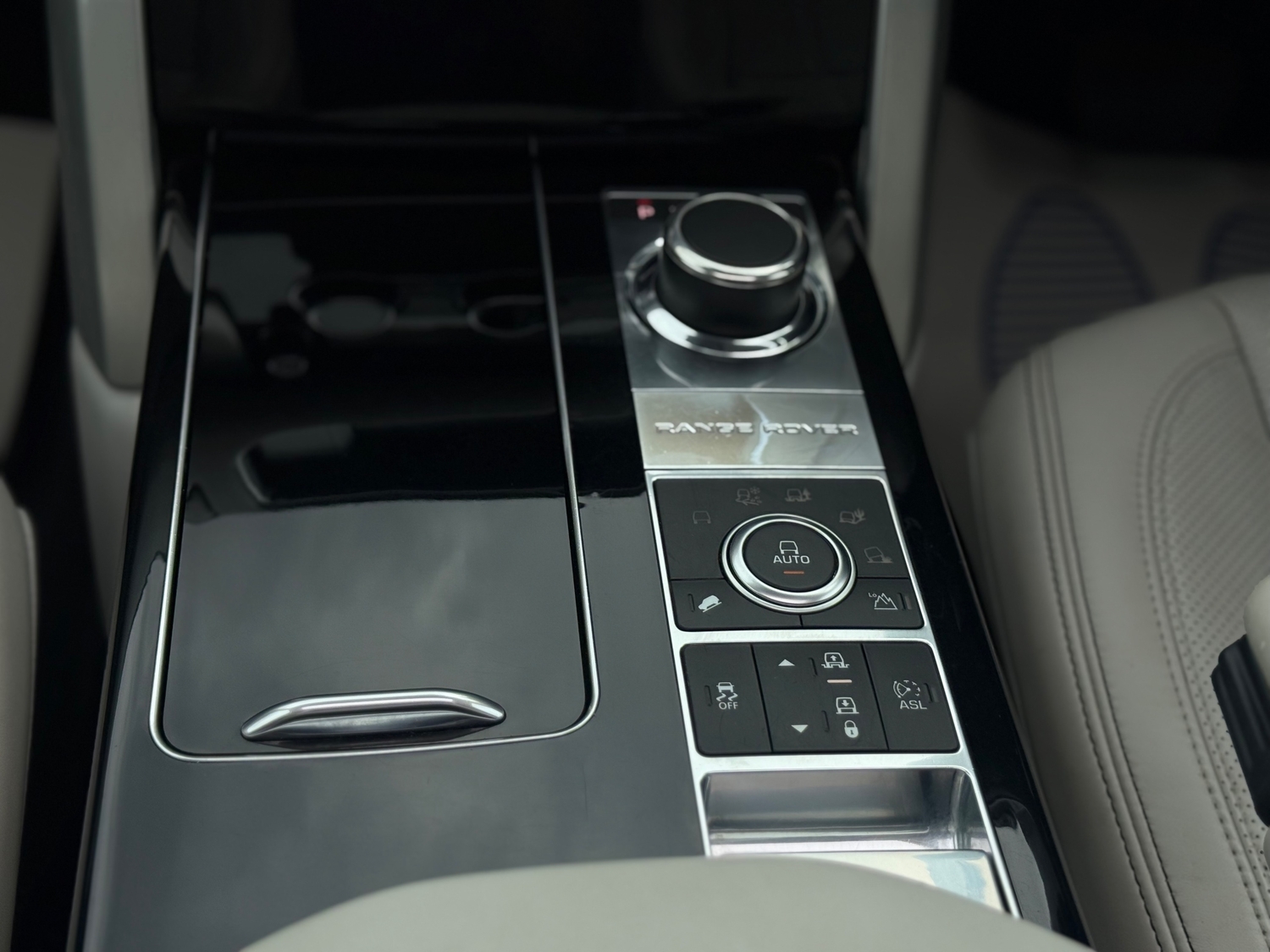 Land Rover Range Rover 2015 - Cars in Blackburn