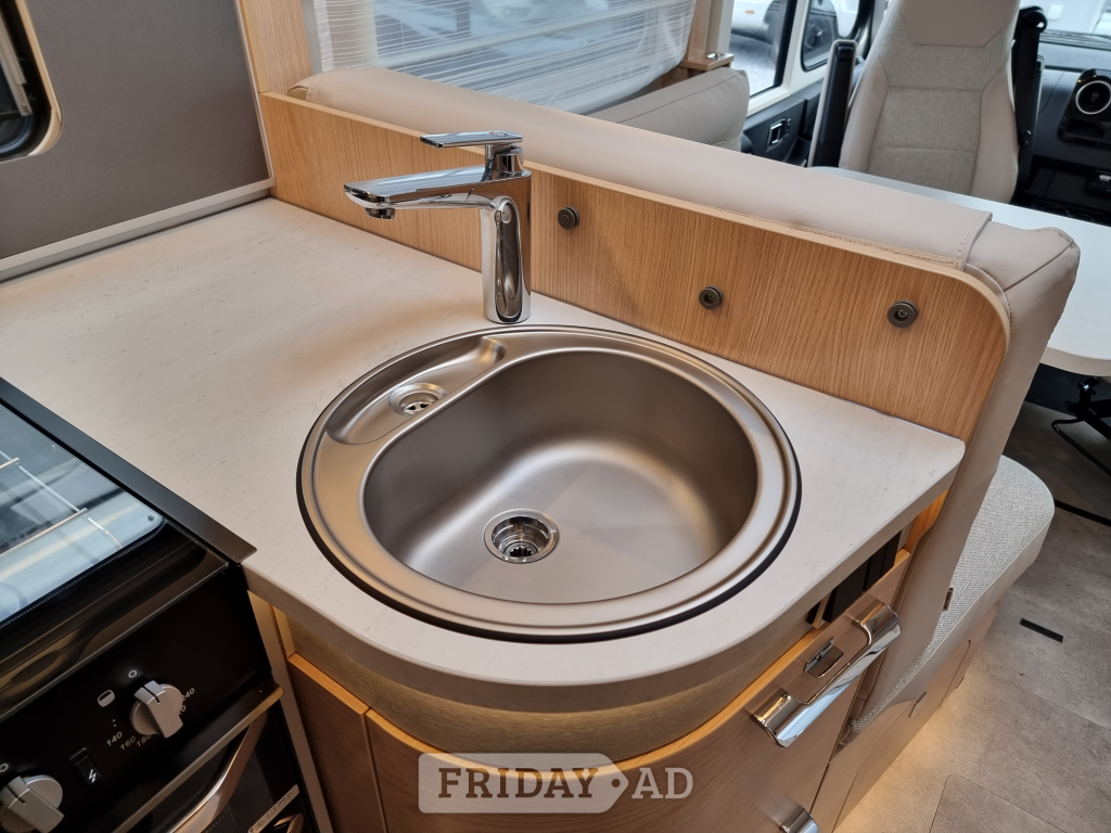Hymer B-Class ModernComfort I 680 Blackline Highbridge