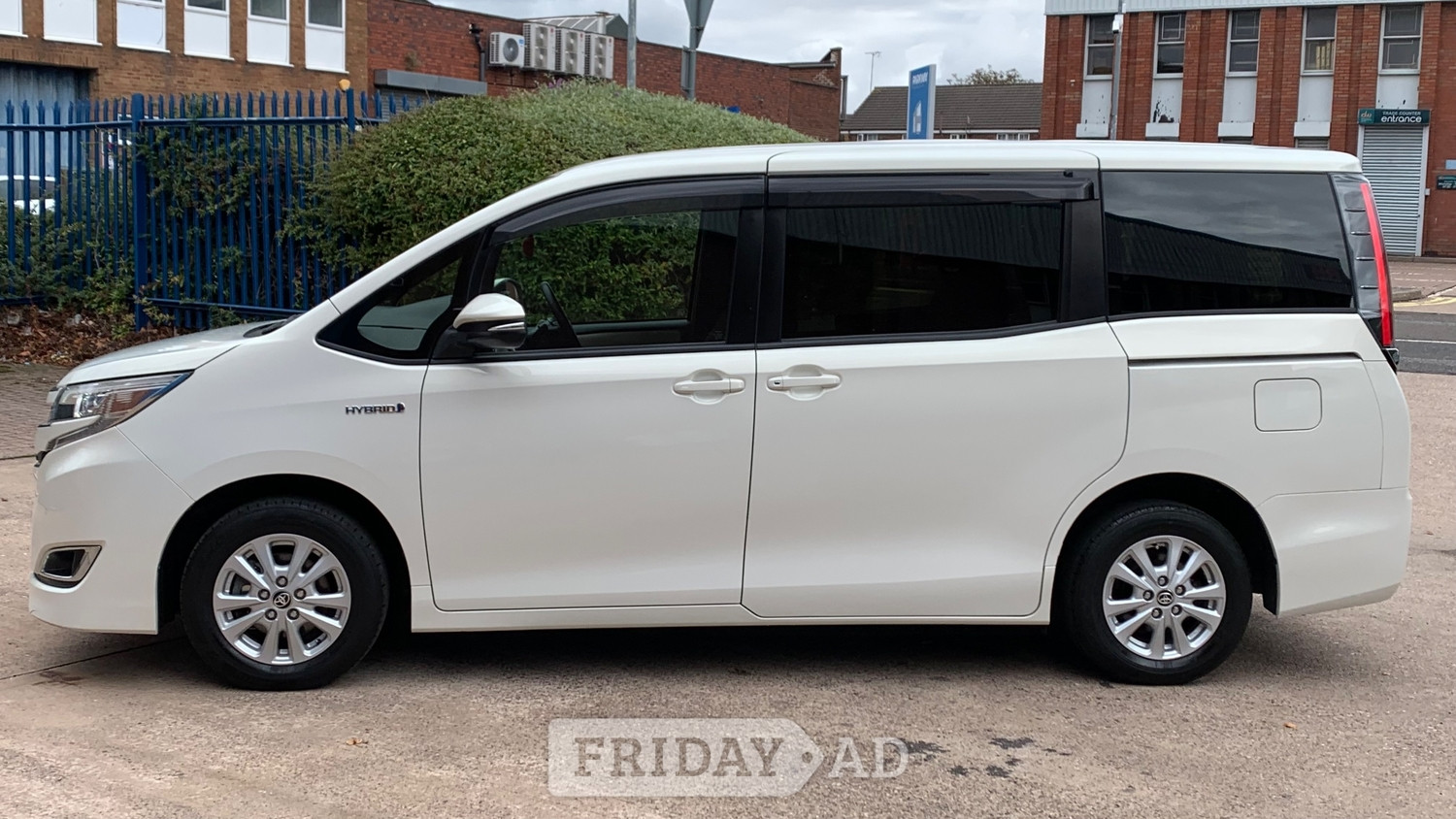 Toyota Noah 2019 - Cars in Birmingham