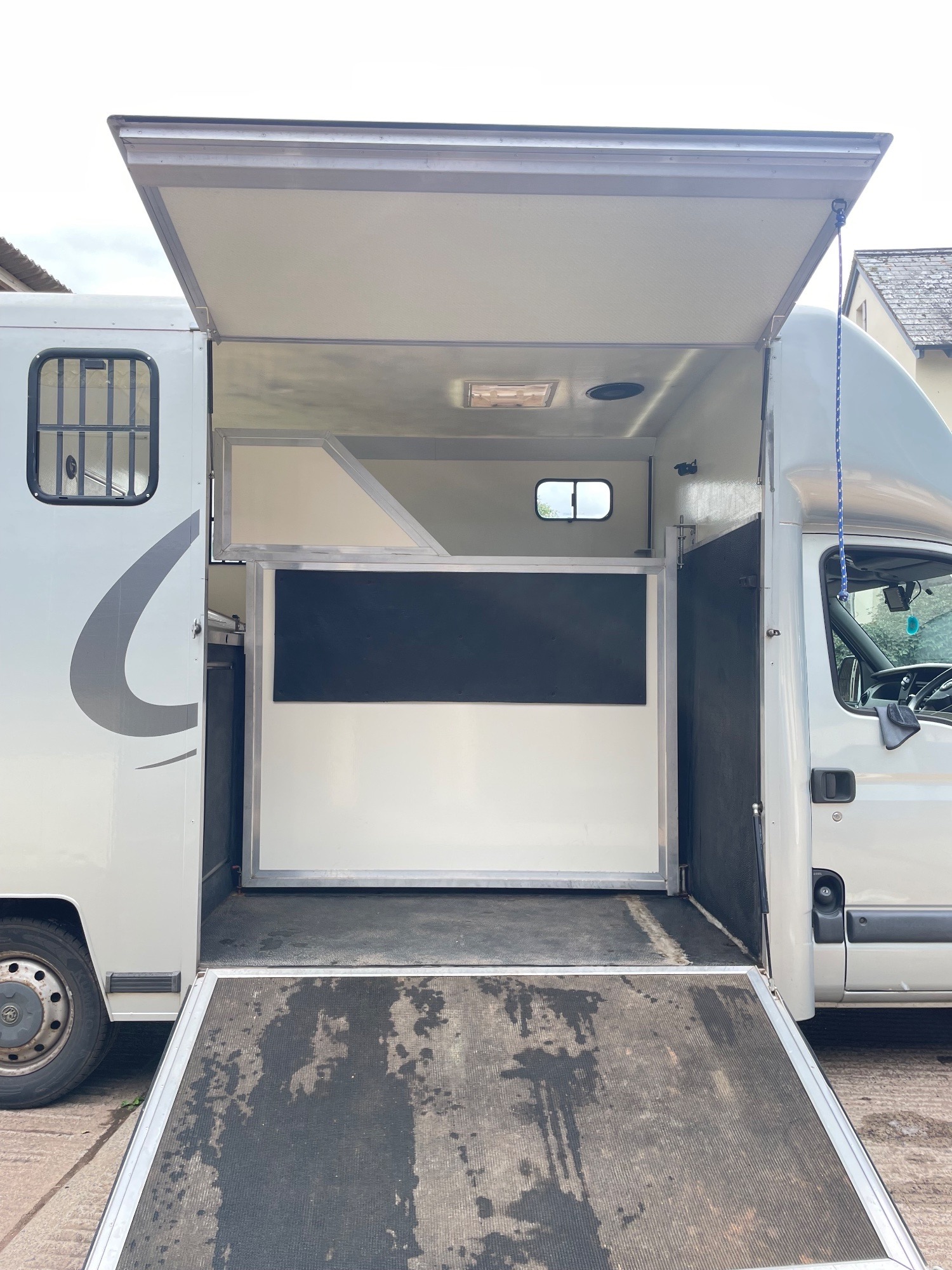 Trevett &amp; Smith  Vauxhall Horsebox - Trailers & Horseboxes