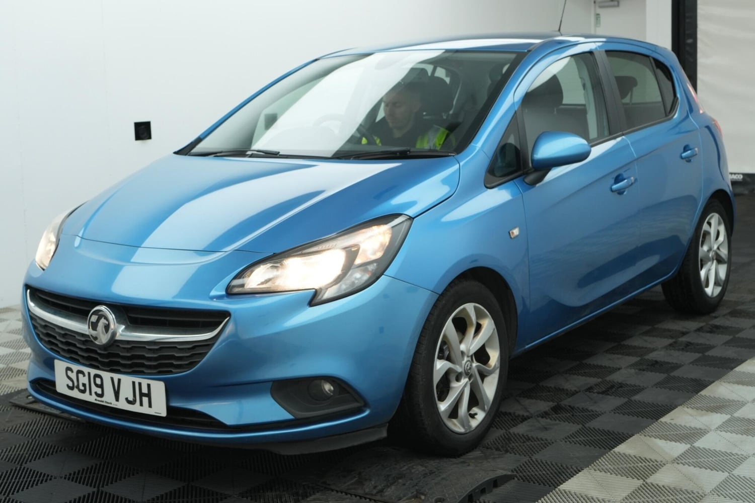 [ berth ]Vauxhall Corsa