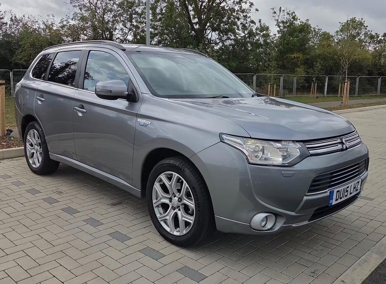 Mitsubishi Outlander 2015 in Havering