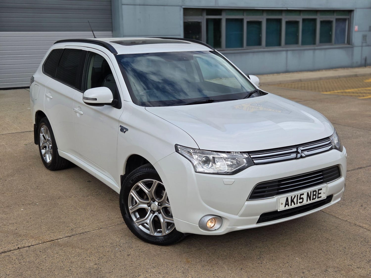 Mitsubishi Outlander 2015 in Slough
