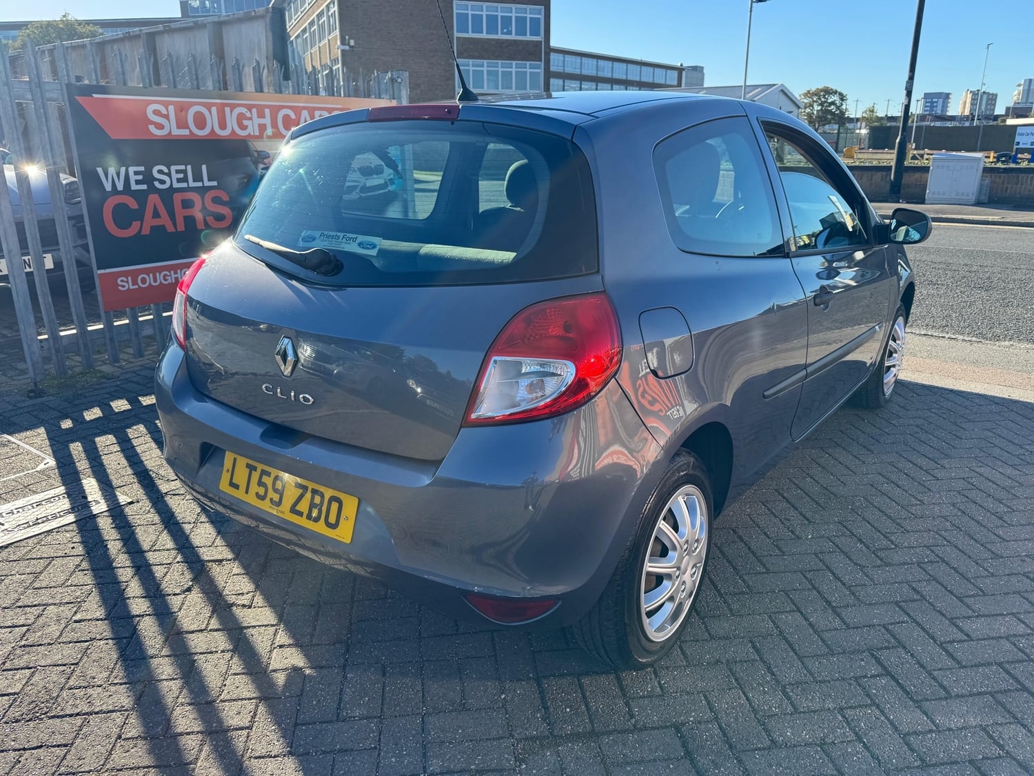 Renault Clio 2009 - Cars in Slough