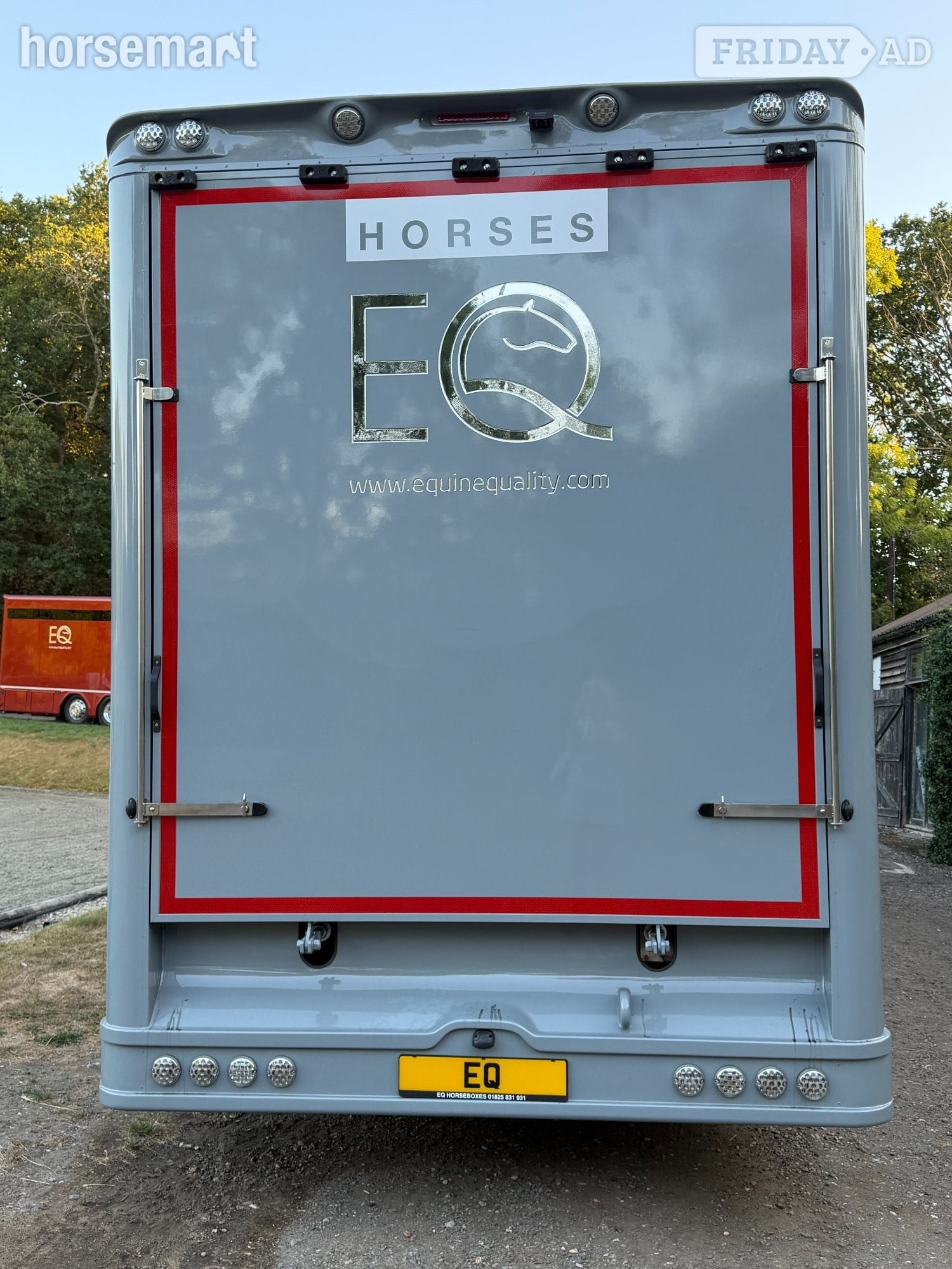[ berth ]Equine Quality Work Truck