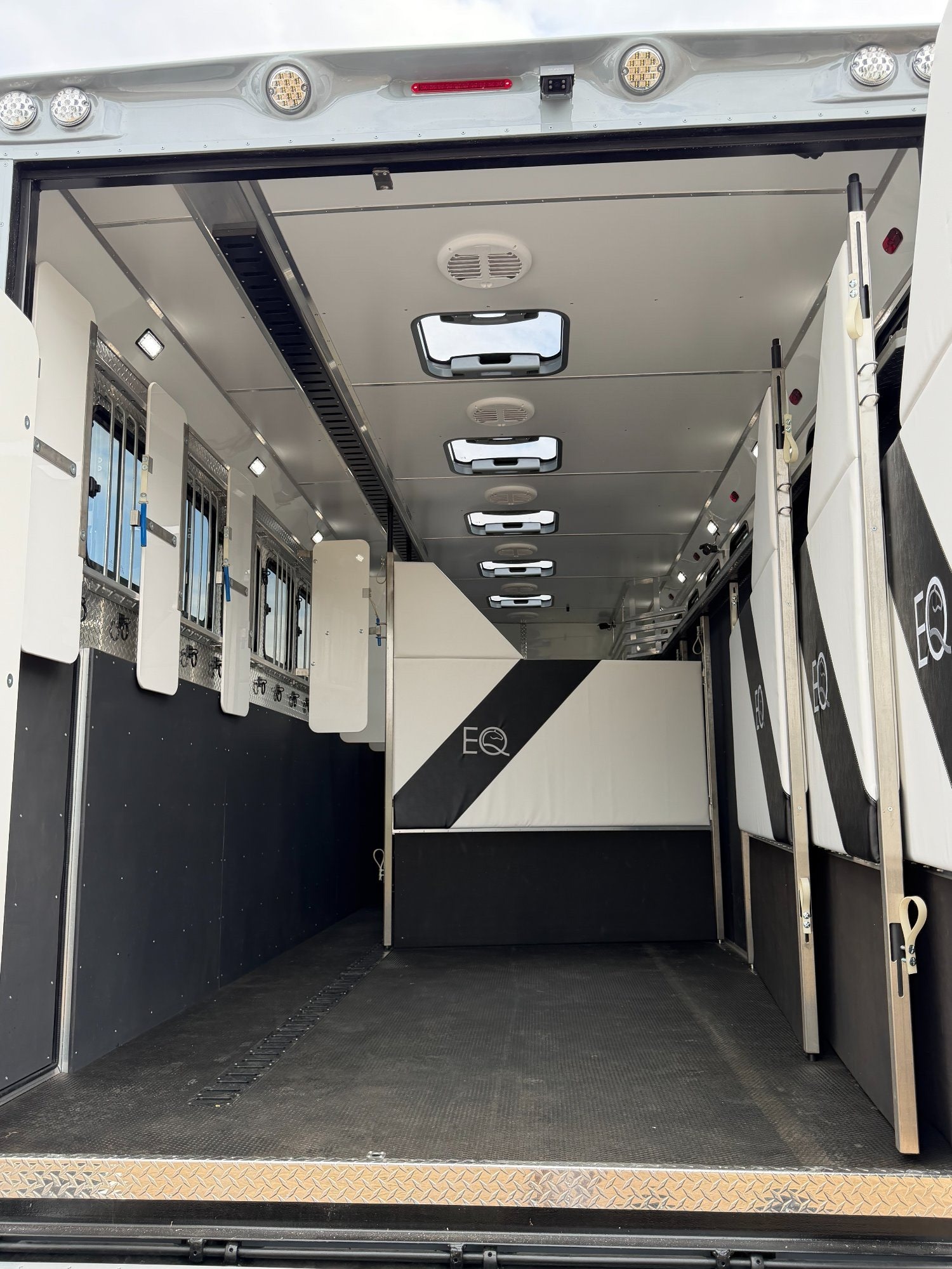 Equine Quality Work Truck Volvo Horsebox - Trailers & Horseboxes
