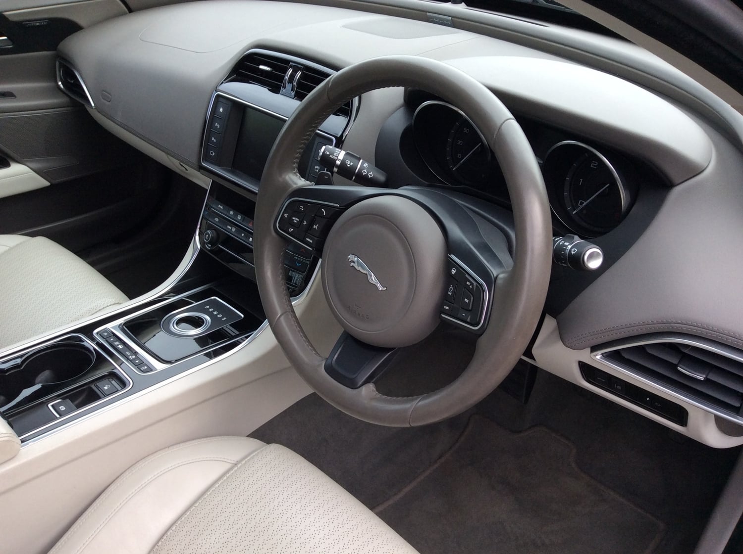[ berth ]Jaguar XE