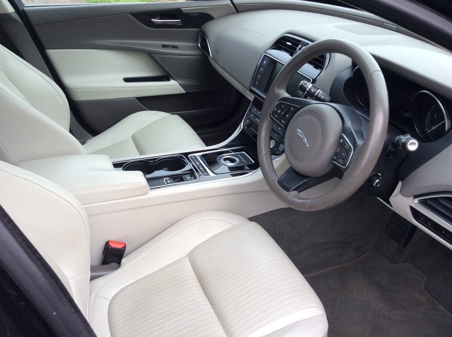 Jaguar XE 2015 - Cars in Maidstone