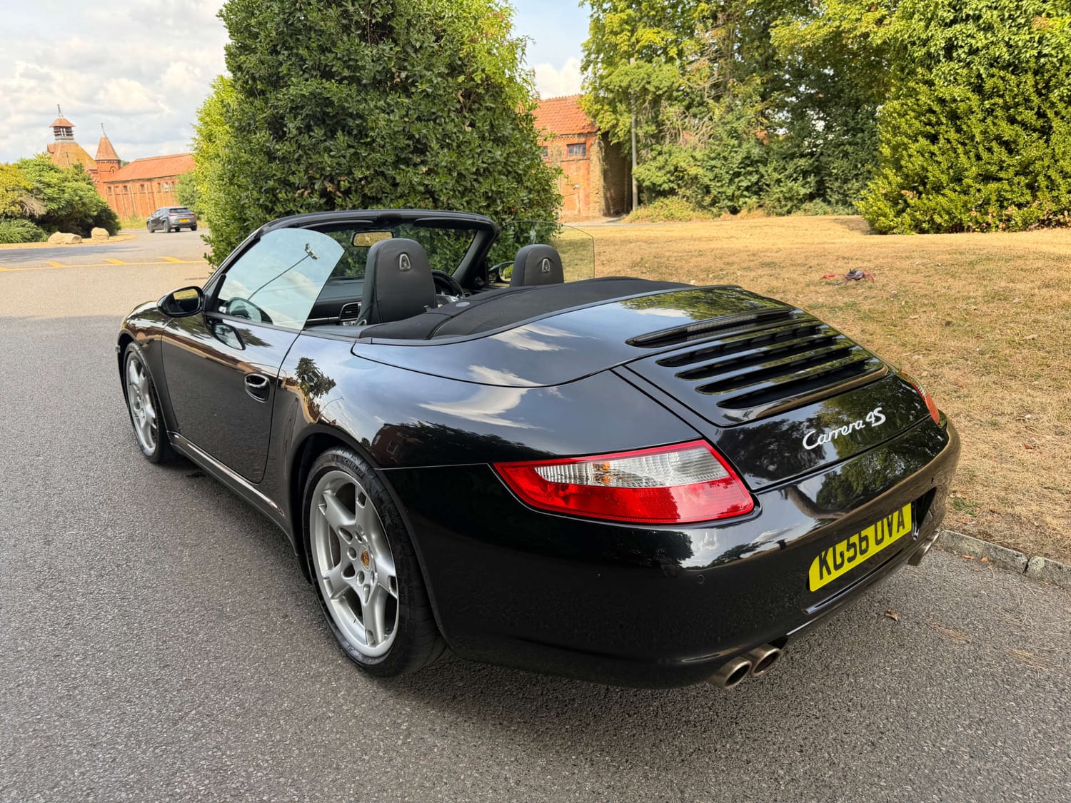 Porsche 911 2006 - Cars in Leatherhead