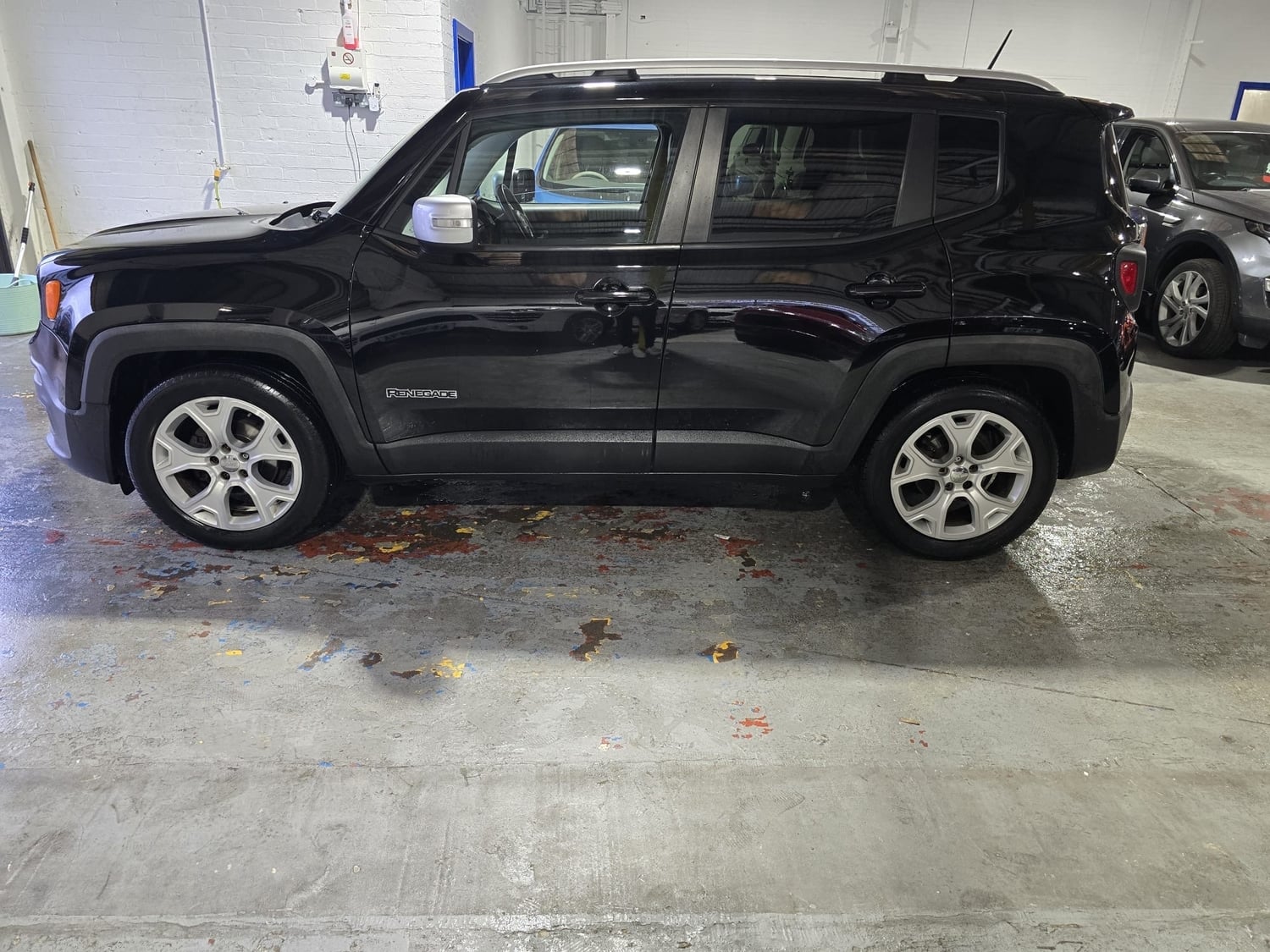 Jeep Renegade 2015 - Cars in Pontypridd