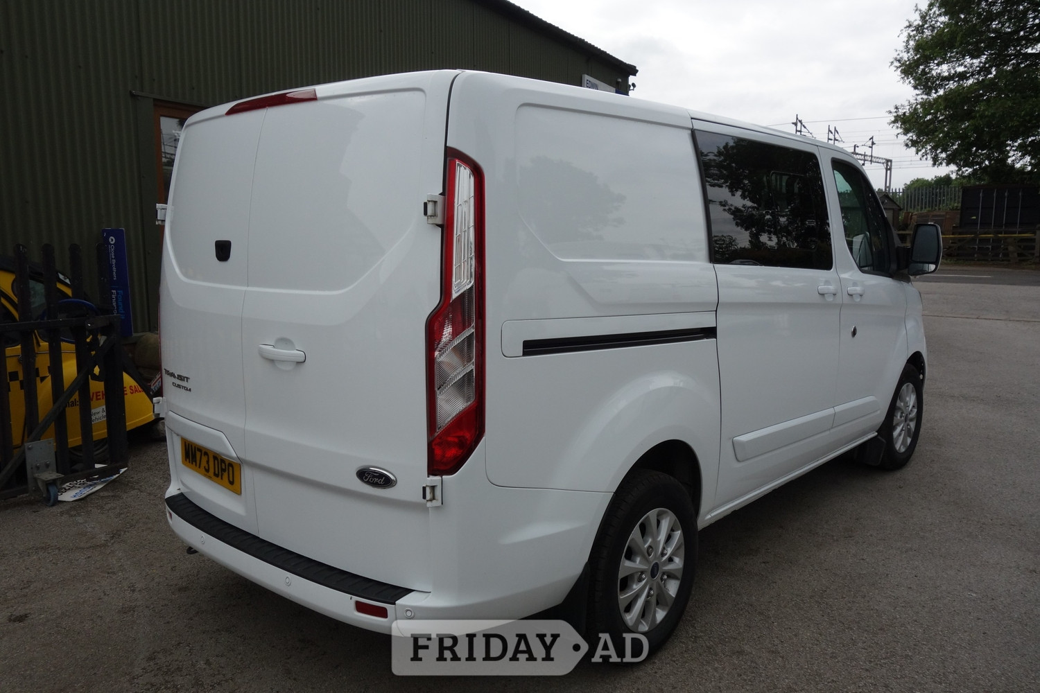 [ berth ]Ford Transit Custom