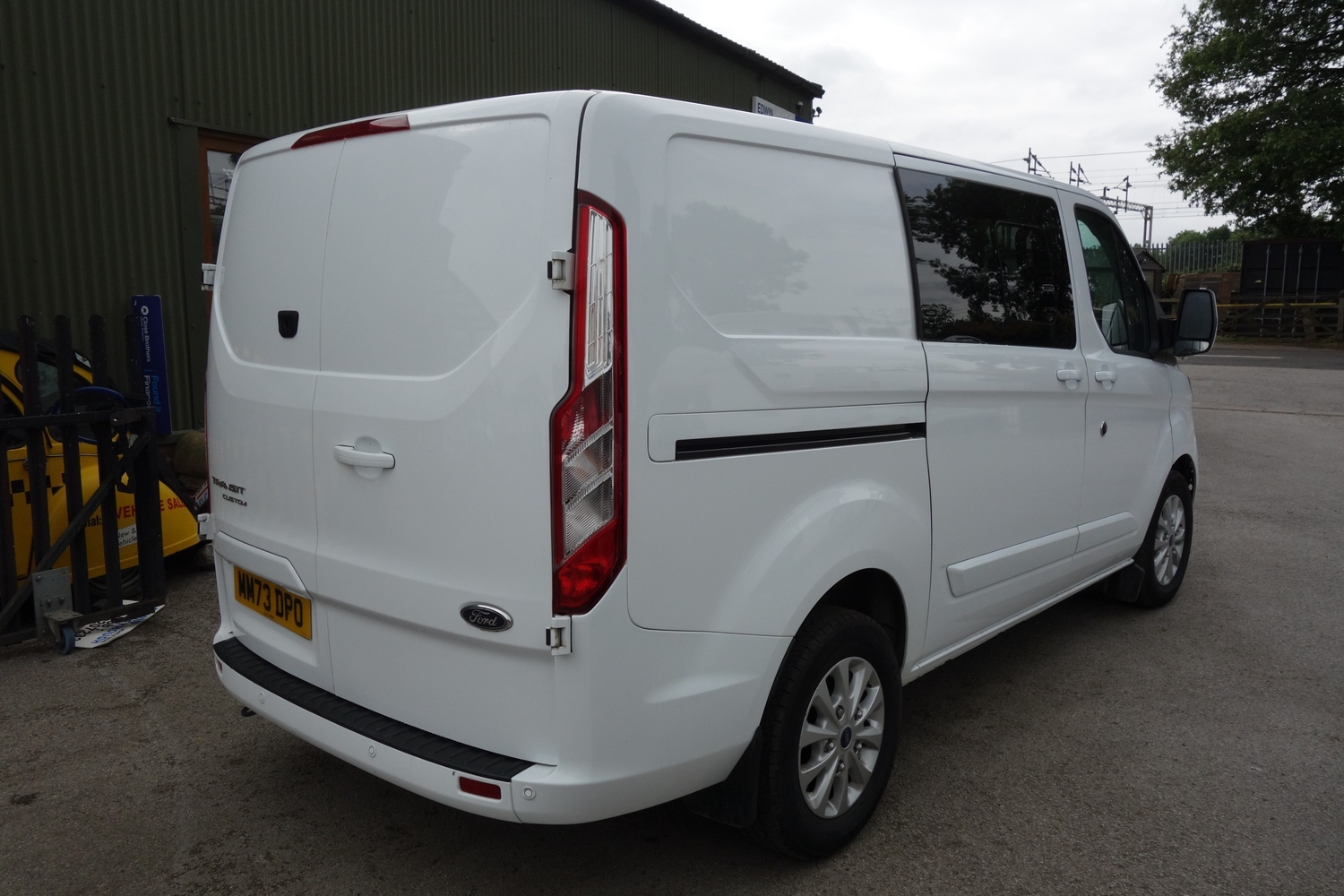[ berth ]Ford Transit Custom