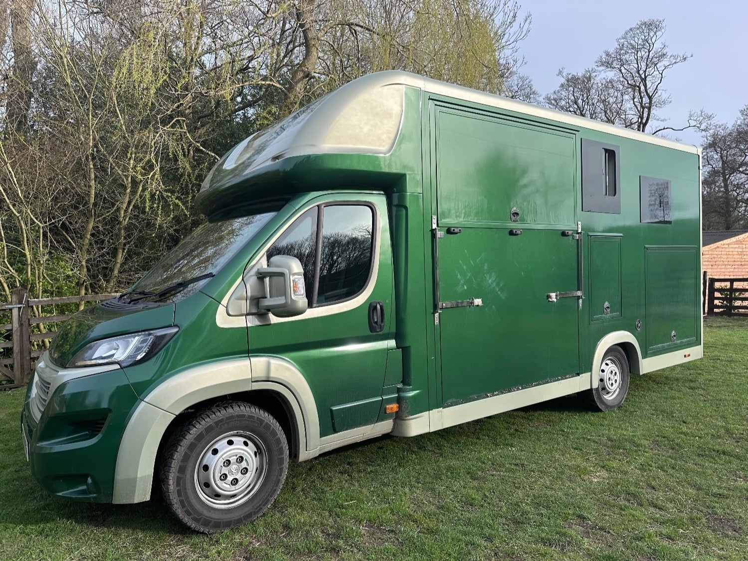 GDR Horseboxes  Chop Gate