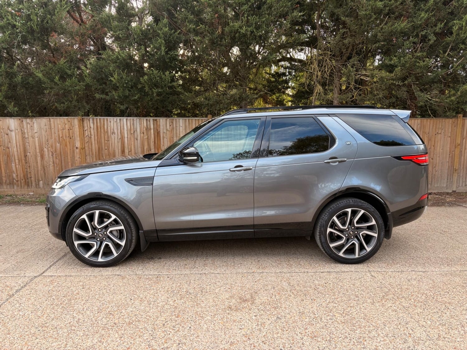 Land Rover Discovery 2018 - Vans & Commercial Vehicles in Tonbridge
