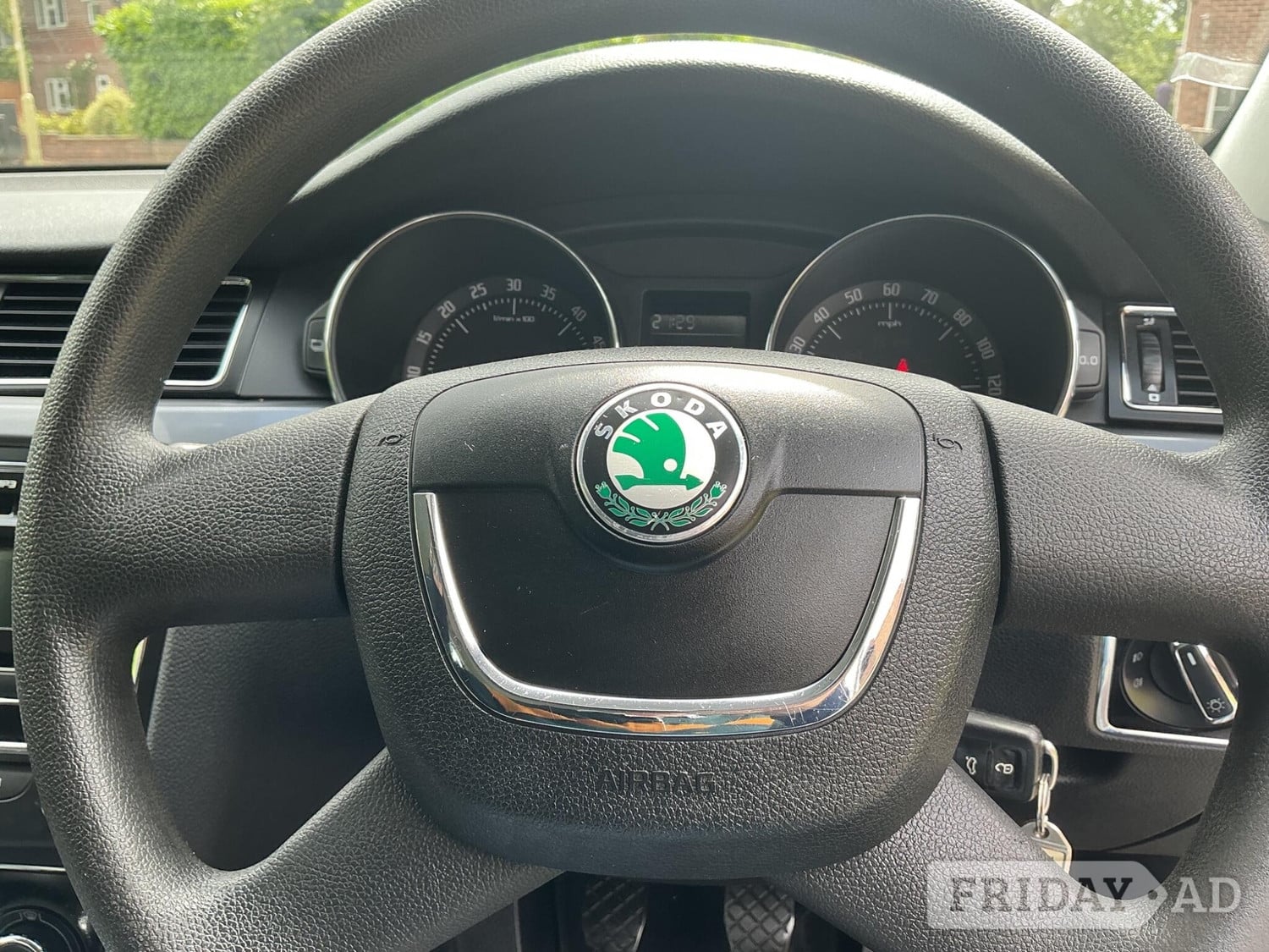 Skoda Superb 2012 - Cars