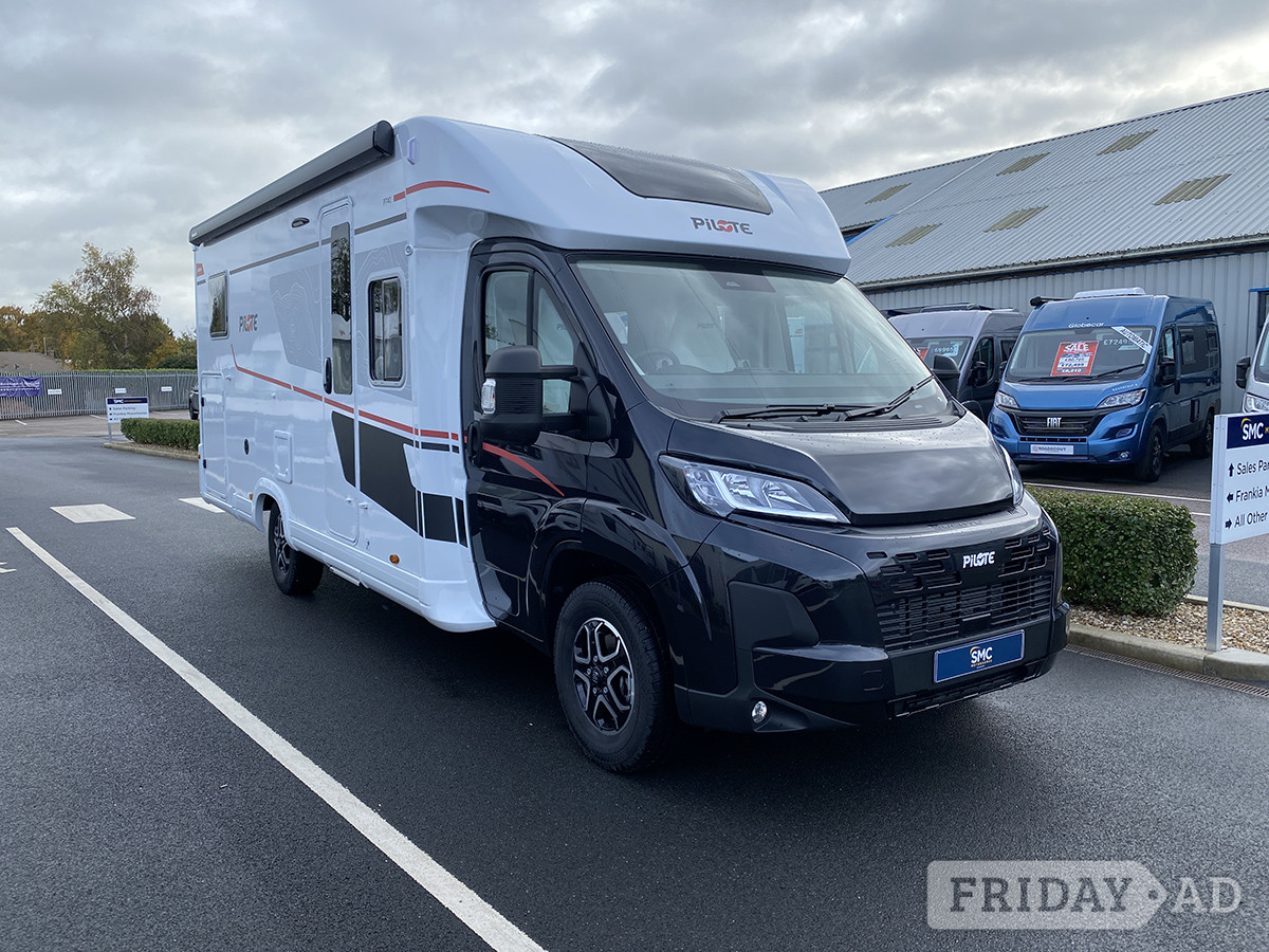Pilote Evidence P740 FGJ 2026 for sale in Newark