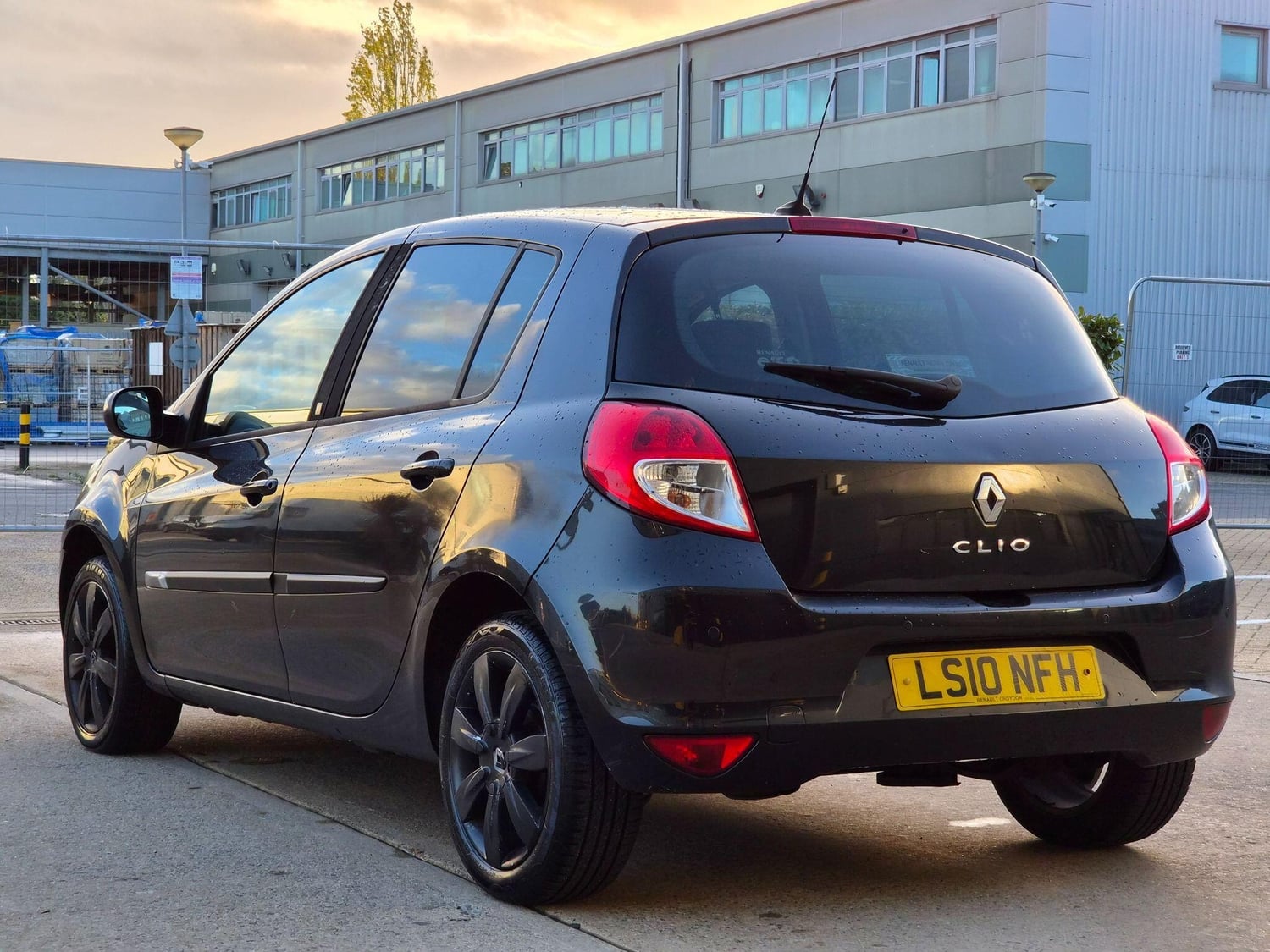 [ berth ]Renault Clio