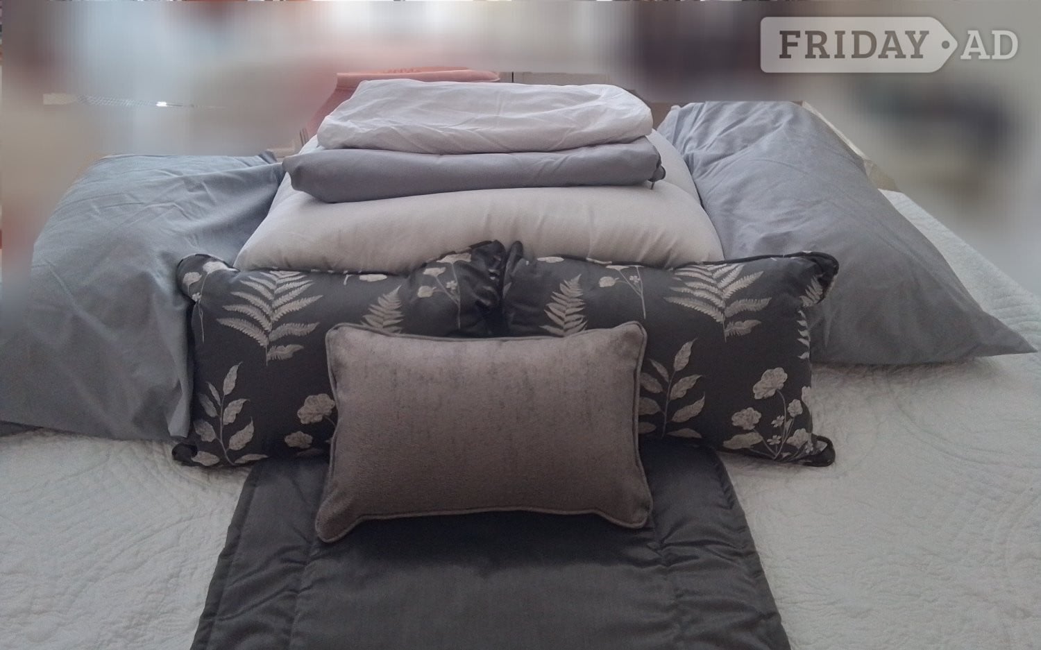 Pershore New unused bedding set for island bed
