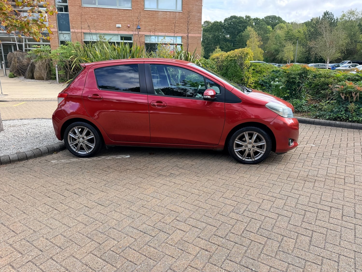 Toyota Yaris 2012 - Cars