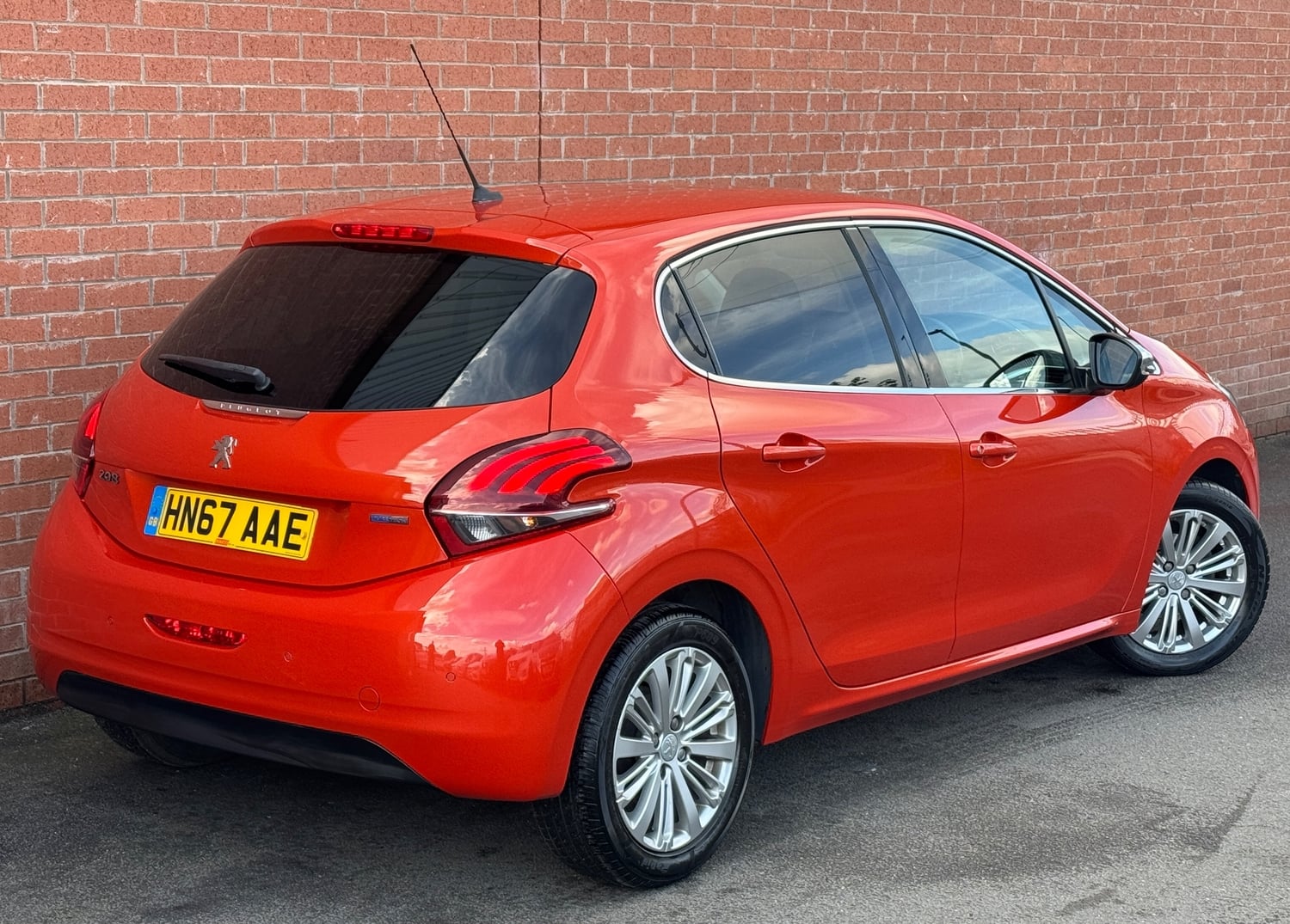 [ berth ]Peugeot 208