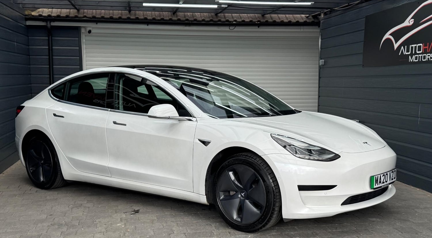 [ berth ]Tesla Model 3