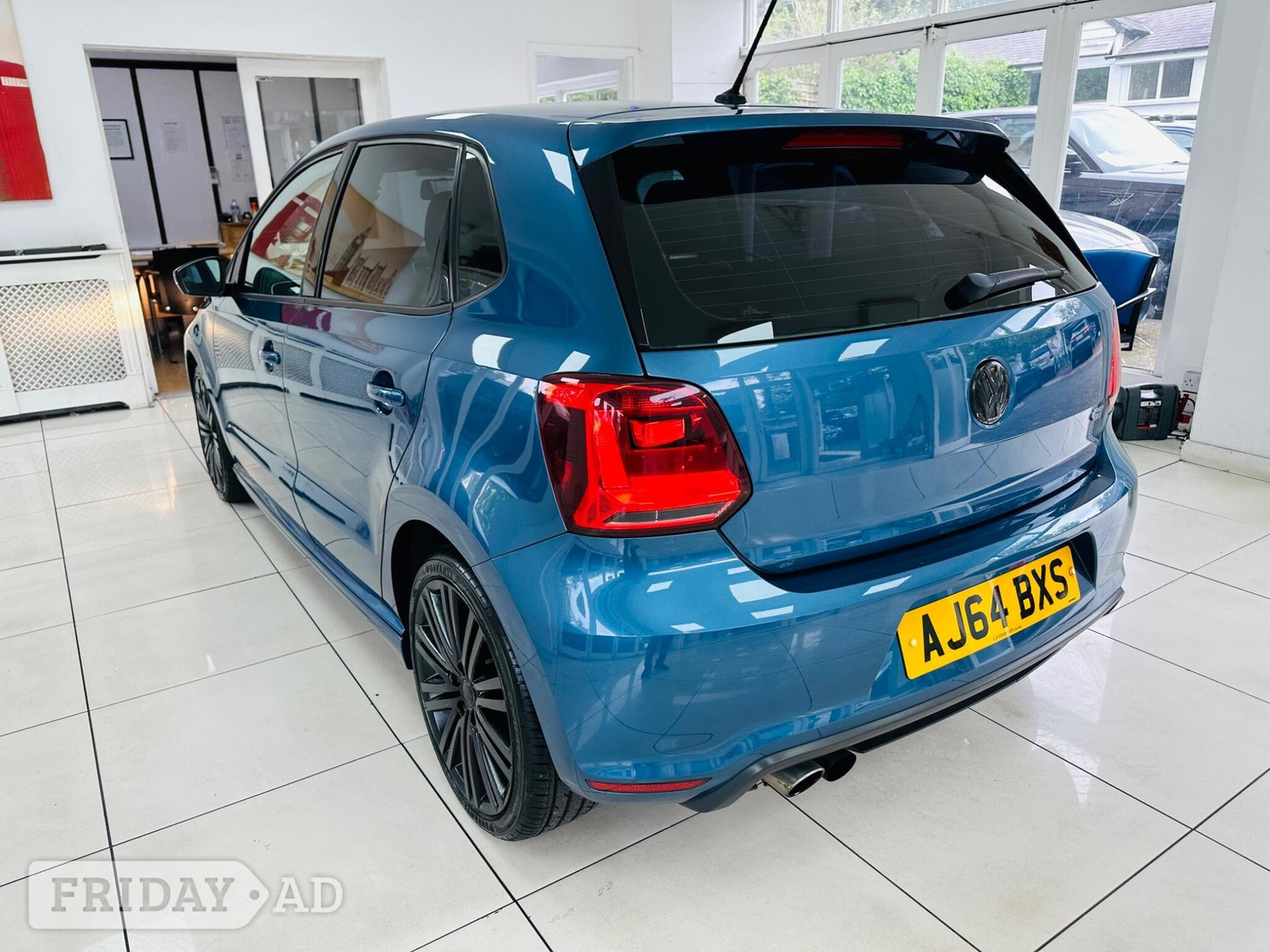 Volkswagen Polo 2015 - Cars in Iver