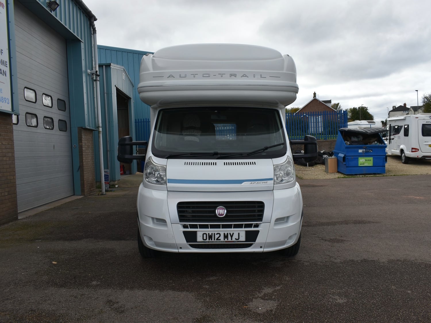 [ berth ]Auto-Trail Apache 700