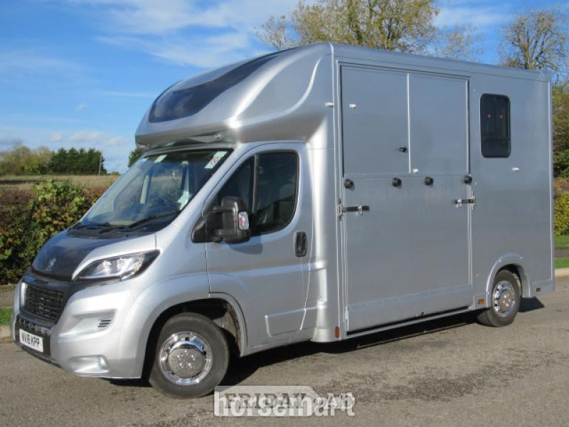 Boxer Peugeot Horsebox in Newark-on-Trent