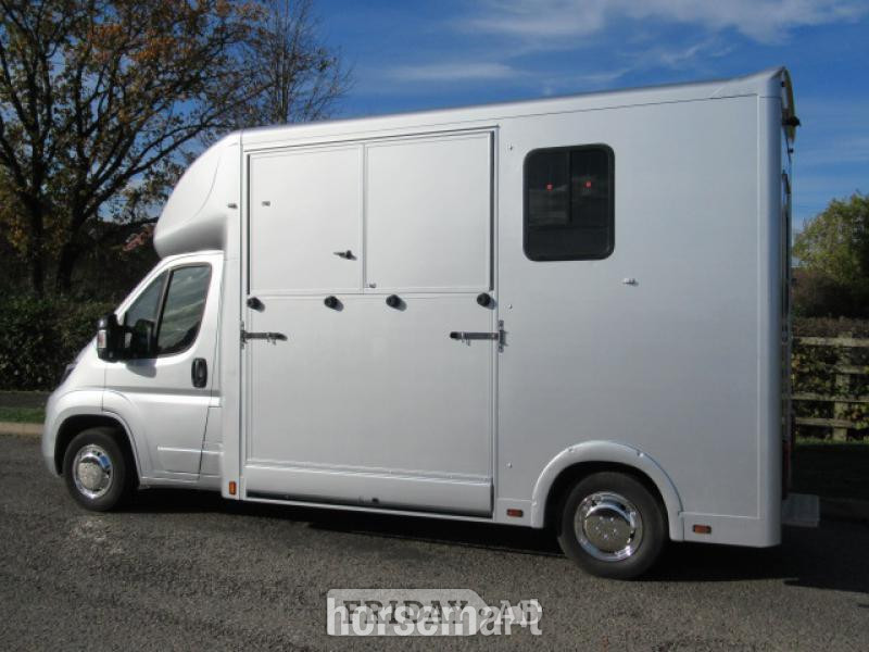 Boxer Peugeot Horsebox - Trailers & Horseboxes
