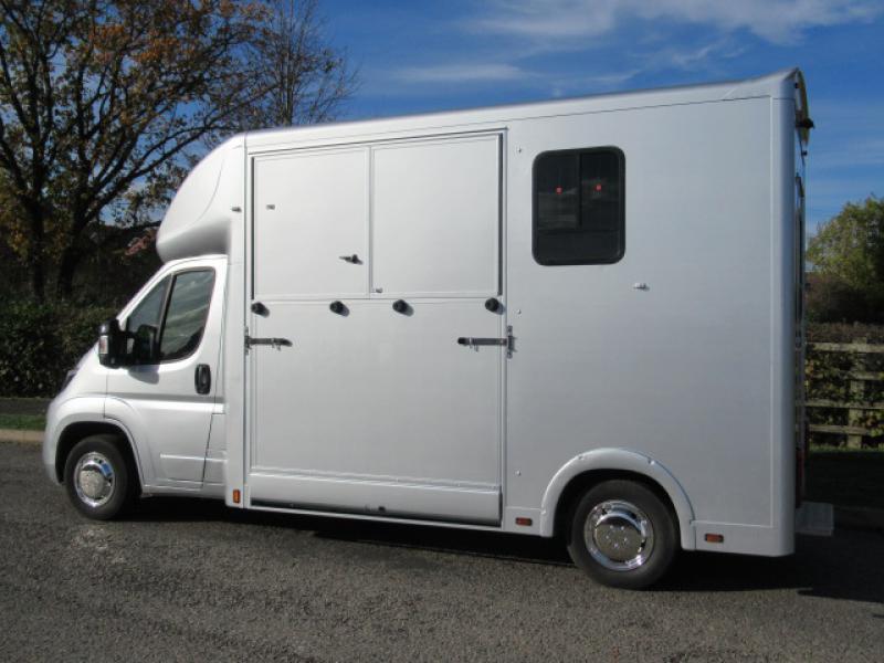 Boxer Peugeot Horsebox - Trailers & Horseboxes