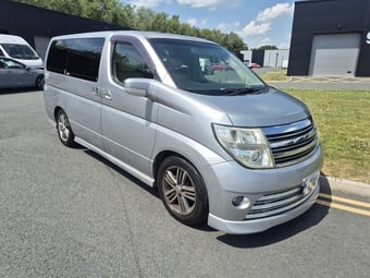 Nissan El Grand 2004