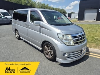 Nissan El Grand 2004