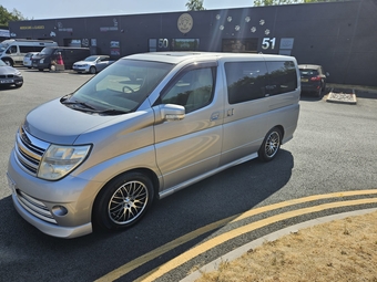 Nissan El Grand 2004