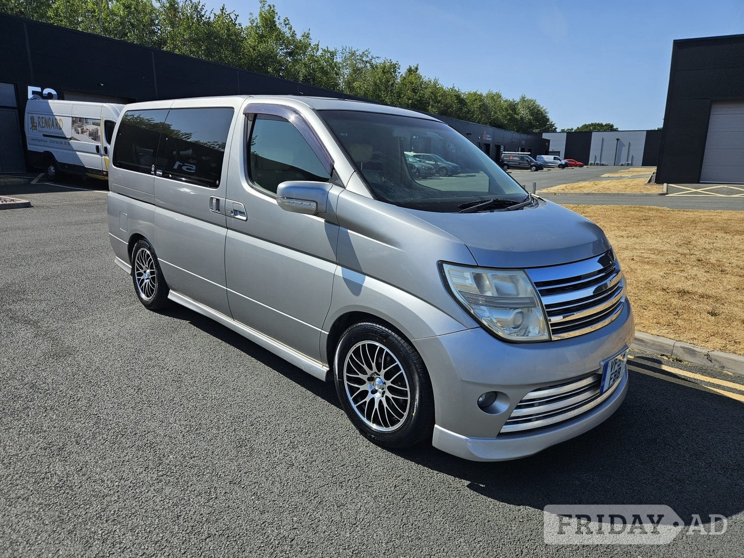 Nissan El Grand 2004 in Market Drayton