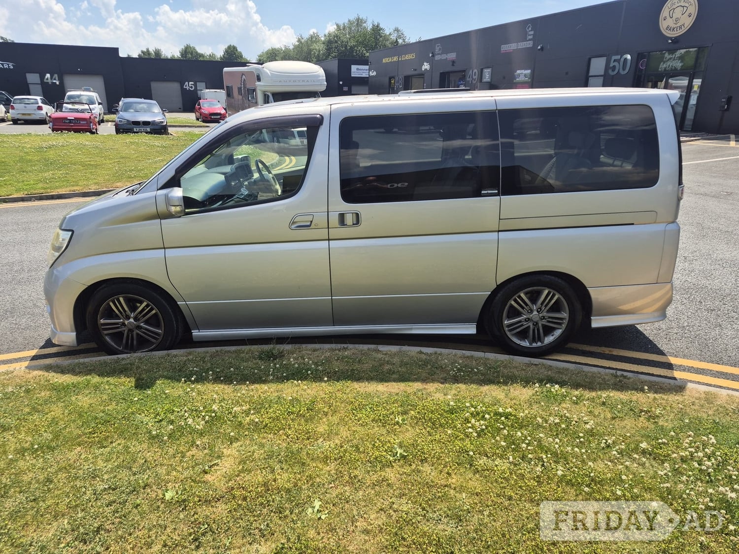 Nissan El Grand 2004 - Cars