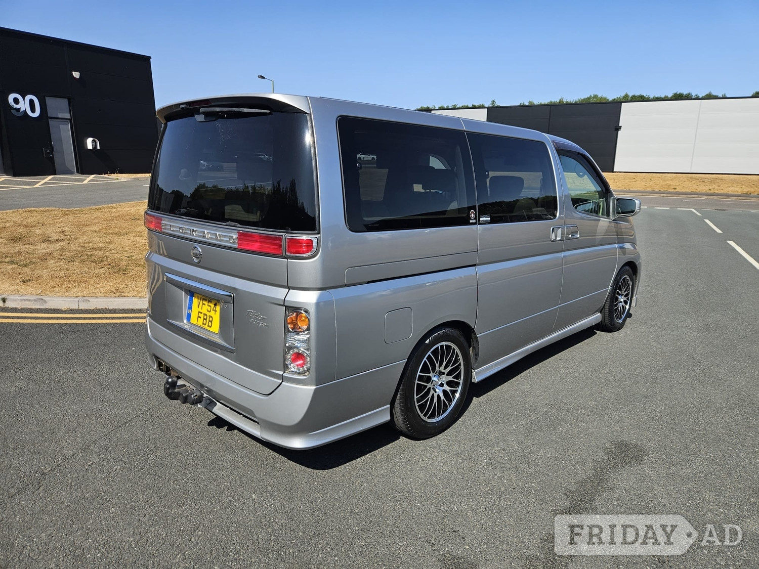 Nissan El Grand 2004 - Cars