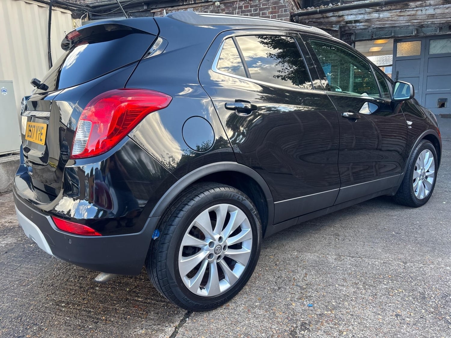 Vauxhall Mokka X 2017 - Cars in Hayes