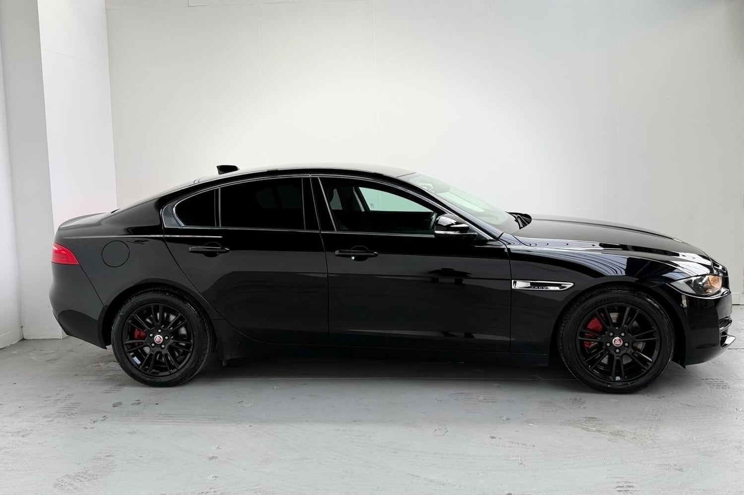 Jaguar XE 2017 - Cars in Brent