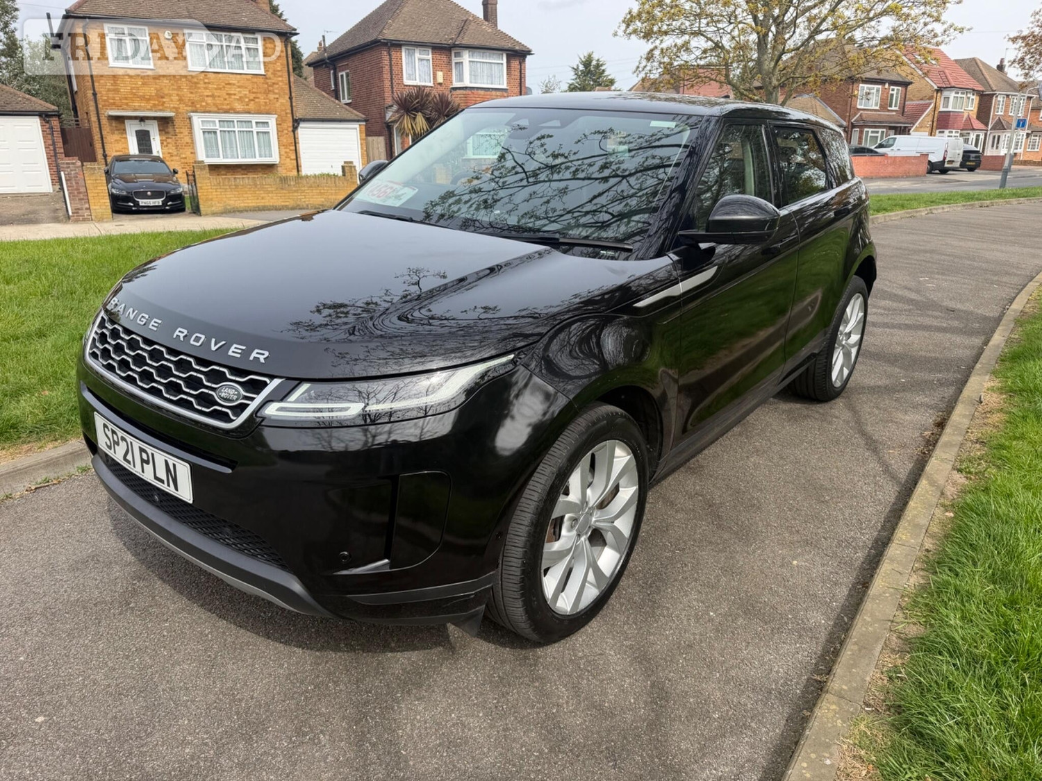 [ berth ]Land Rover Range Rover Evoque